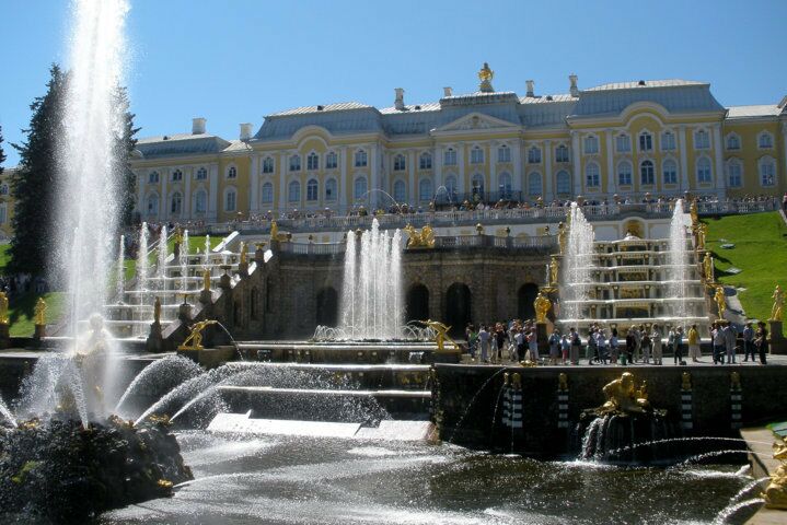 RU-Sankt-Petersburg-Peterhof-Brunnen-Peterhof und seine Brunnen bei Sankt Petersburg, Russland